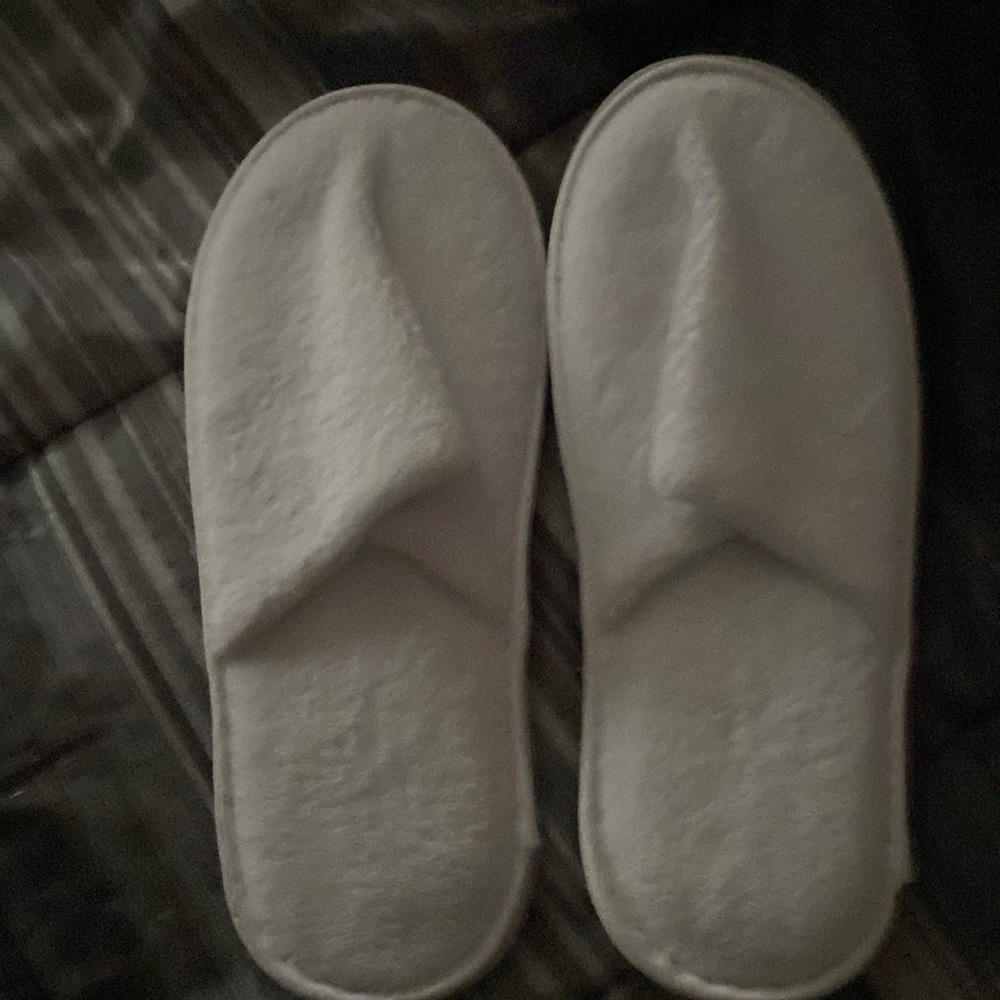 White slippers New never wore size L